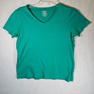 L.L. Bean Green T-Shirt V Neck Size XS